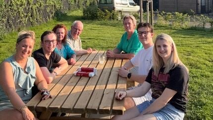 Bewoners uit Weerselo krijgen een picknickbank 